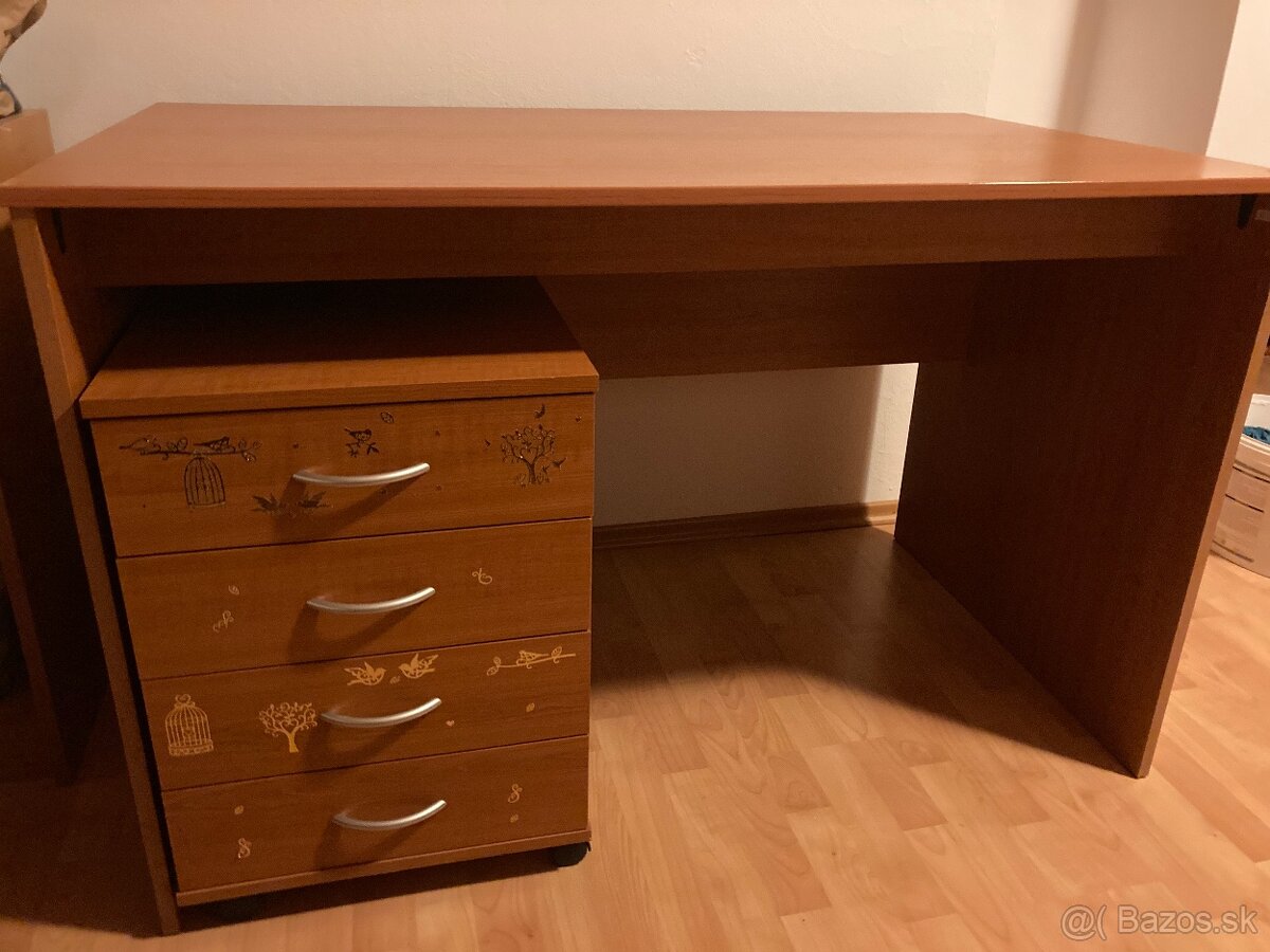 Pracovné stoly, kontajner a policový regál