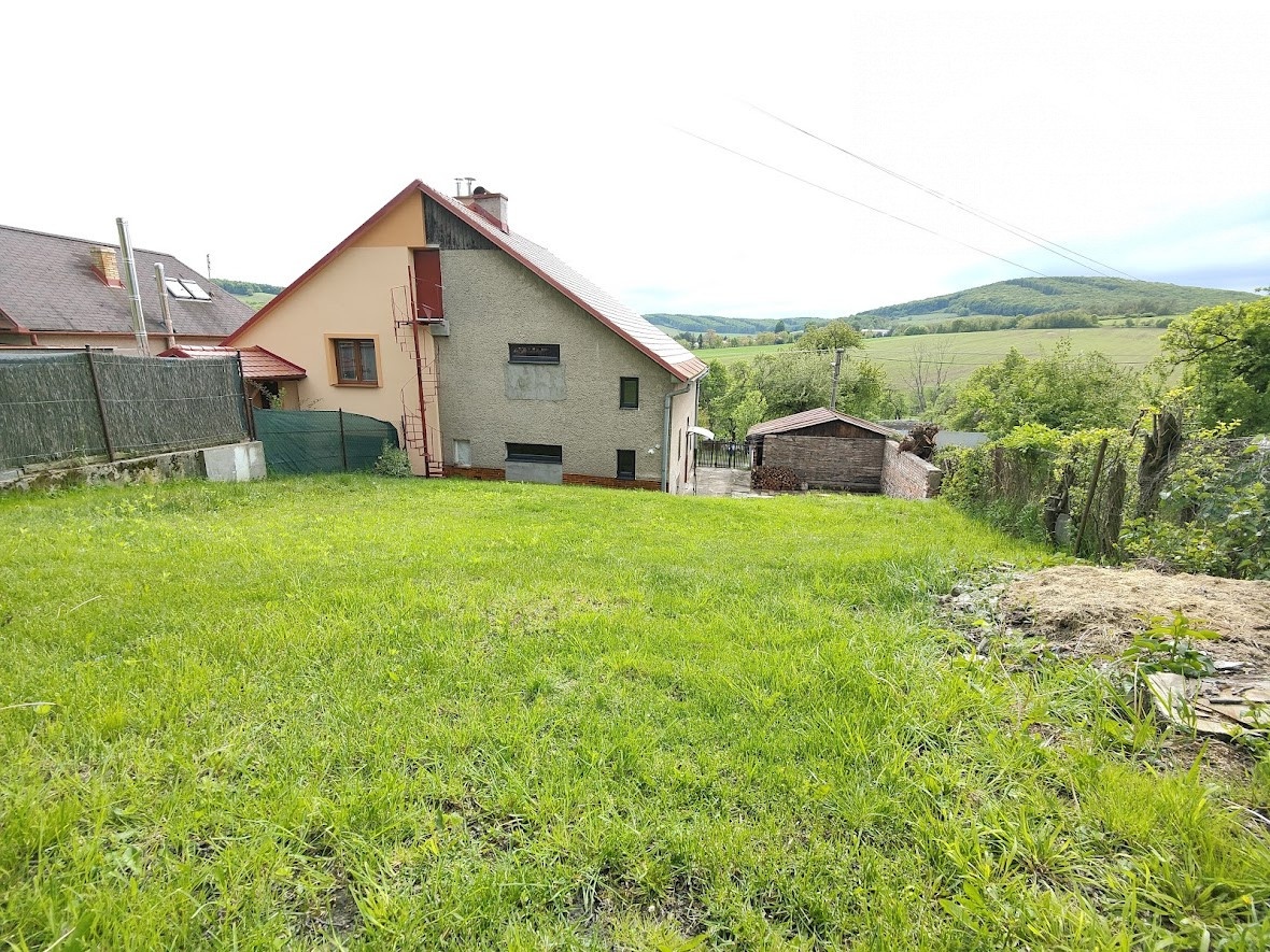 Dvojpodlažný rodinný 1/2 dom v Cinobani za cenu bytu