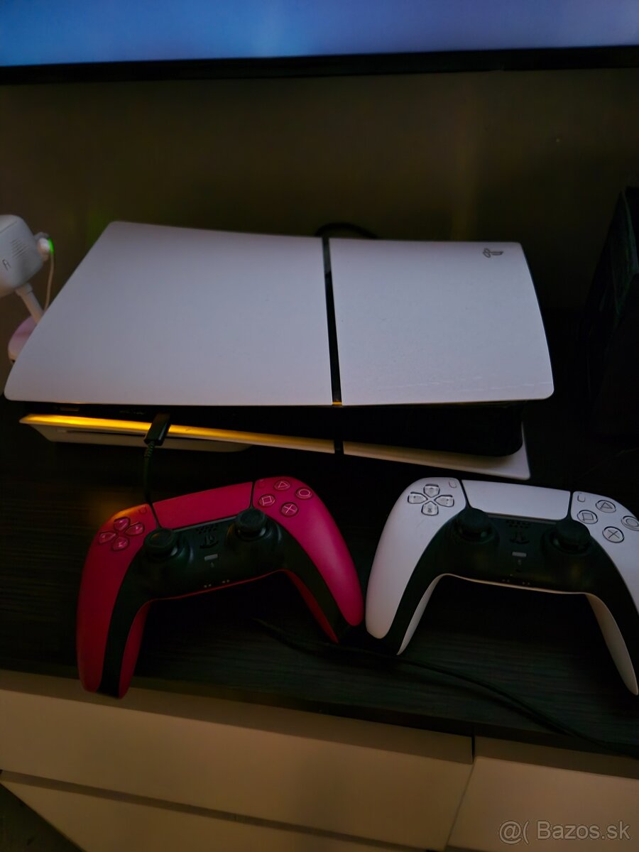 Playstation 5 slim 2x ovládač 4 hry na cd