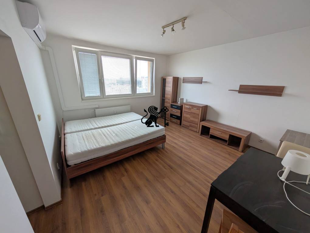 1-izb. byt na vrchnom podlaží s pekným výhlľadom, Jungmannov