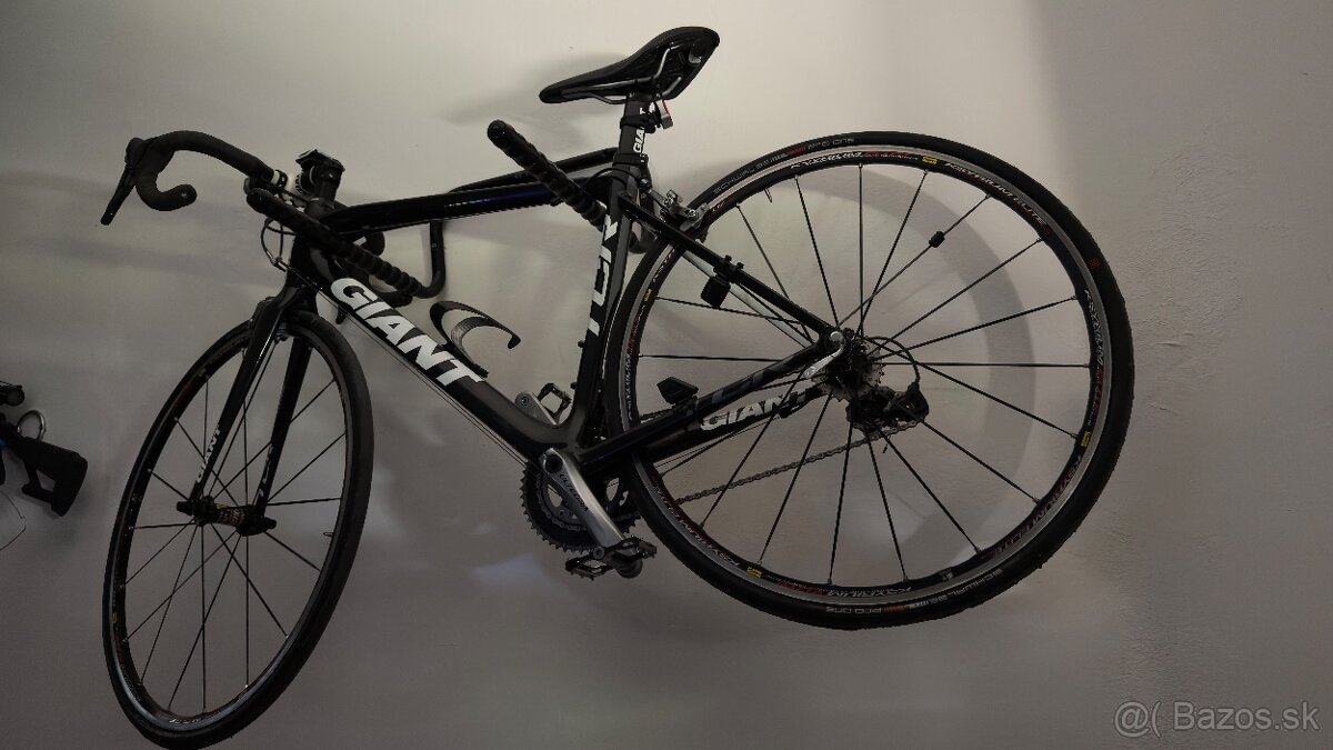 Giant cestny Carbonovy bicykel