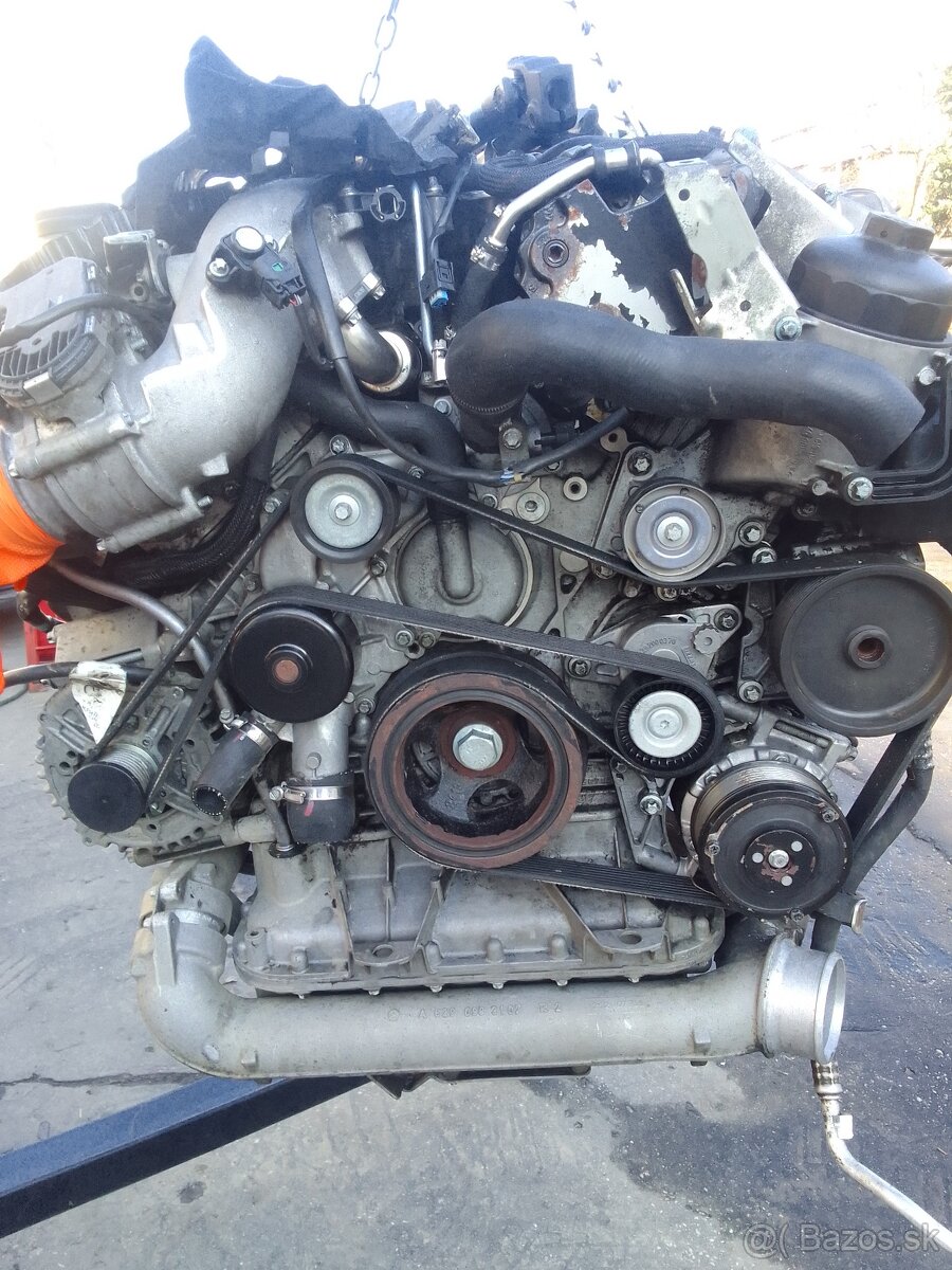 Predám motor Mercedes 420 225 kw V8
