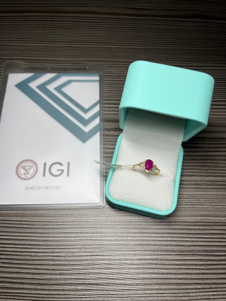 💍 Luxusný prsteň s prírodným rubínom a diamantmi