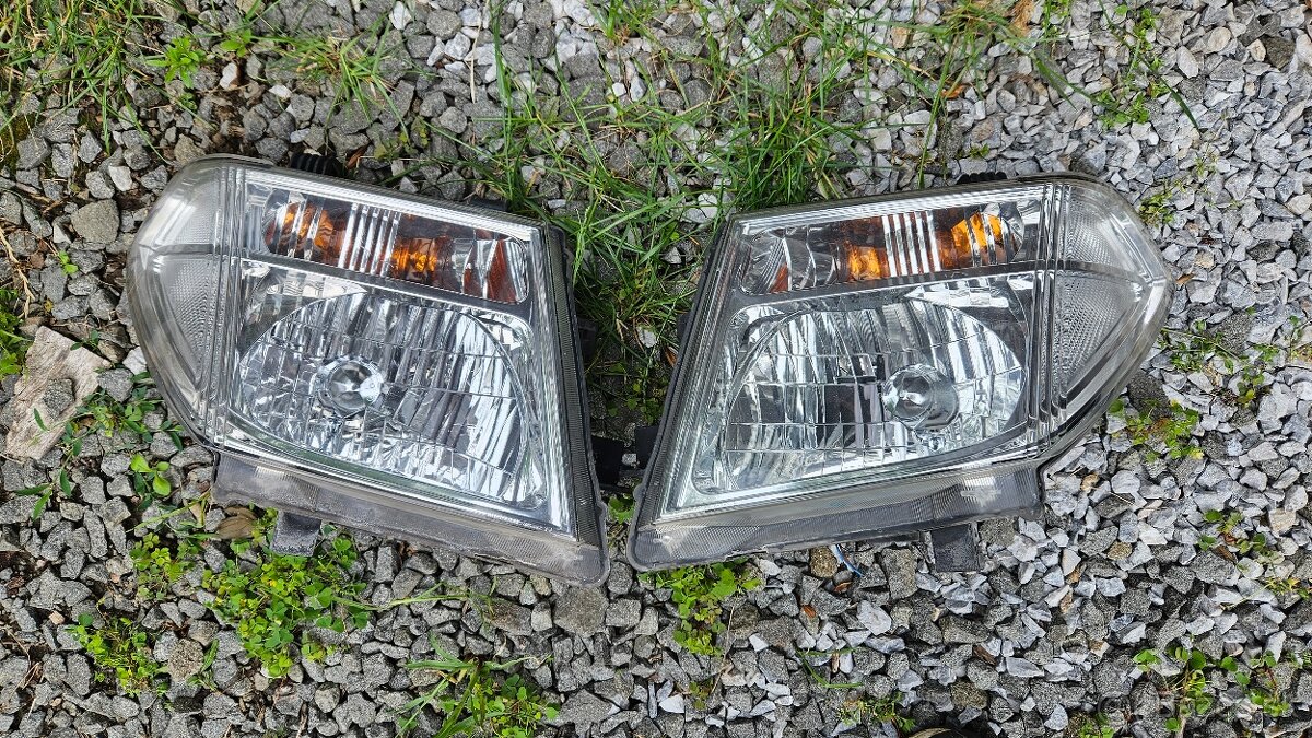 Svetlo Nissan Navara