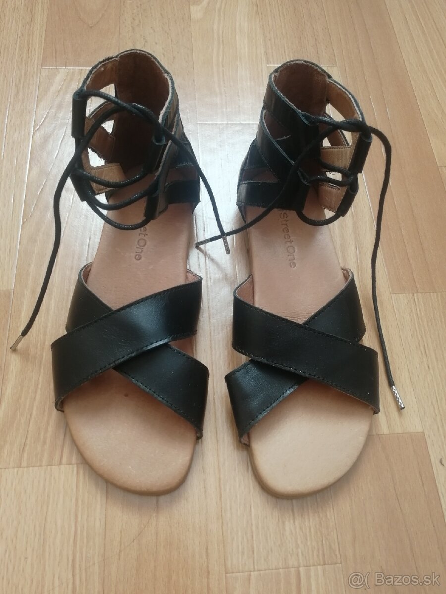 Dámske čierne kožené sandále, veľkosť 37