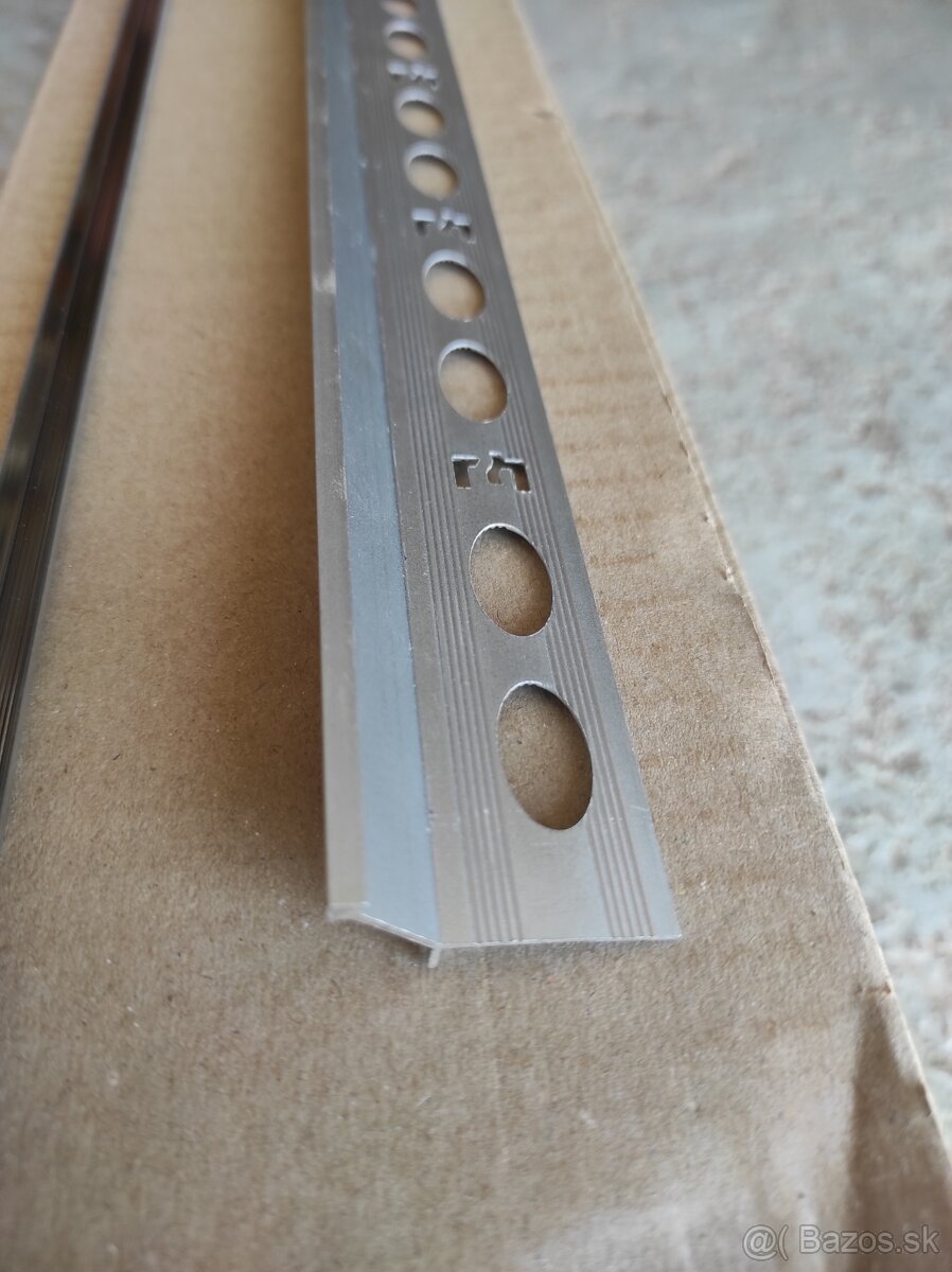 Hliníkový schodový profil 10/250