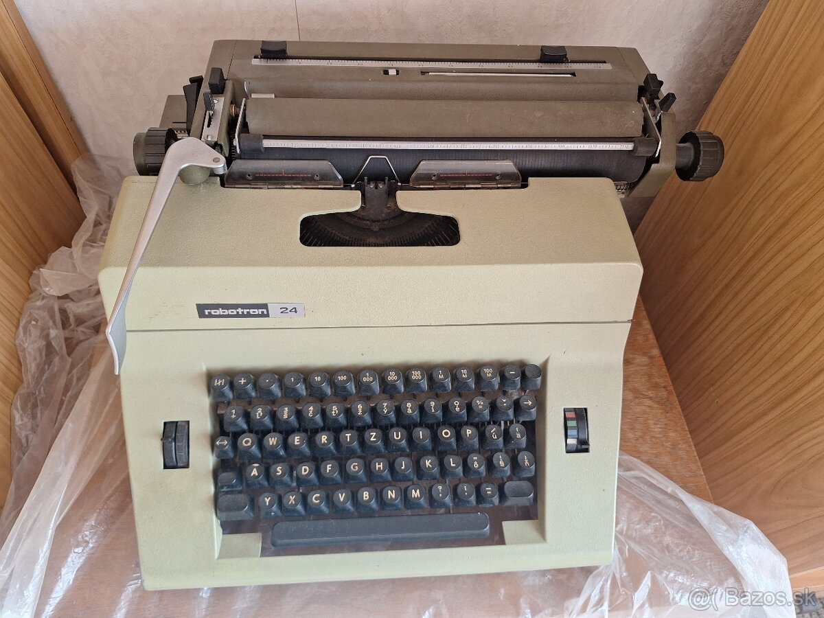 Písací stroj Robotron 24
