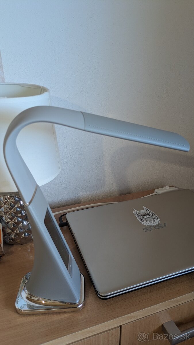 Stolná lampa s displejom