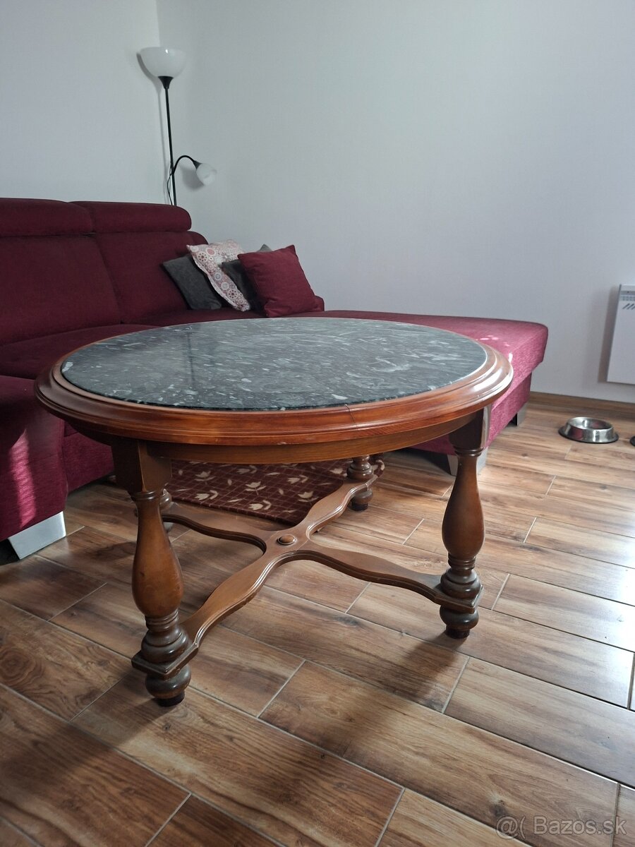 Konferenčný stolík