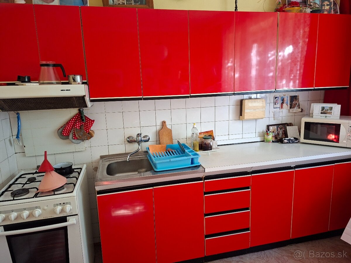 Predám kuchynskú linku Karmen