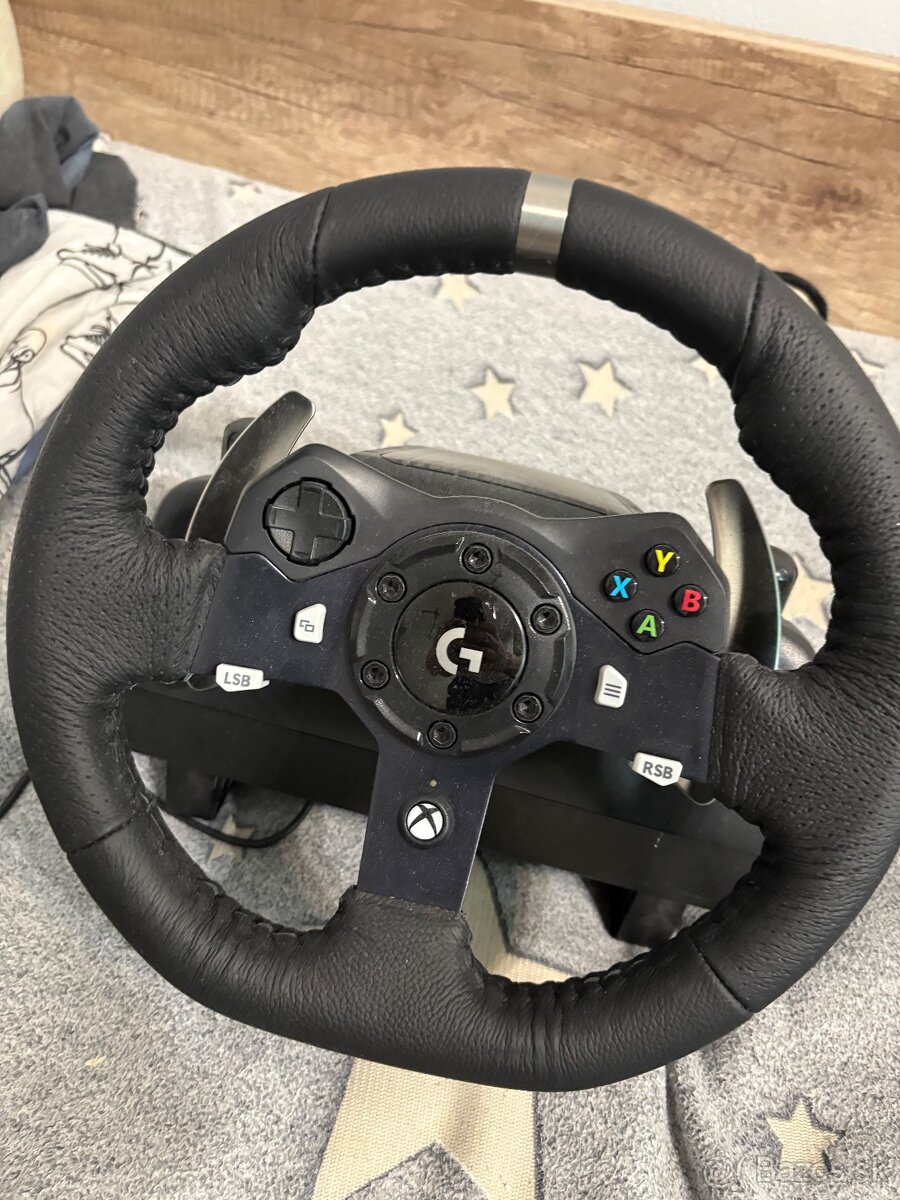 Volant Logitech G920 Driving Force.