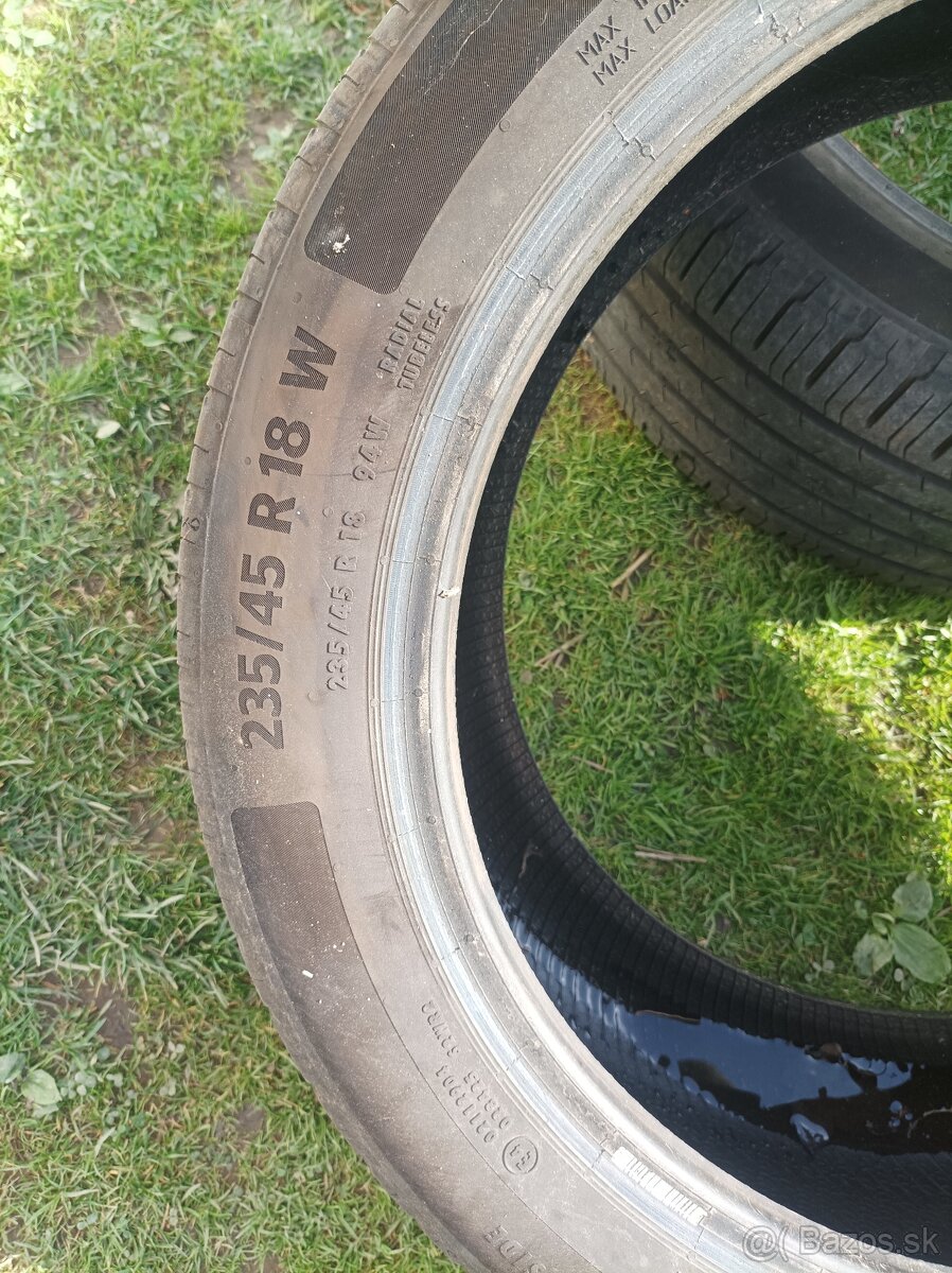 235/45R18