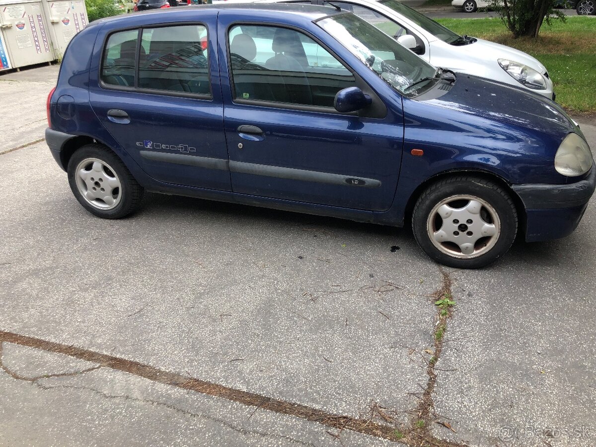 Predám v Bratislave Rensult Clio 2, r.v. 2000 s platnou STK