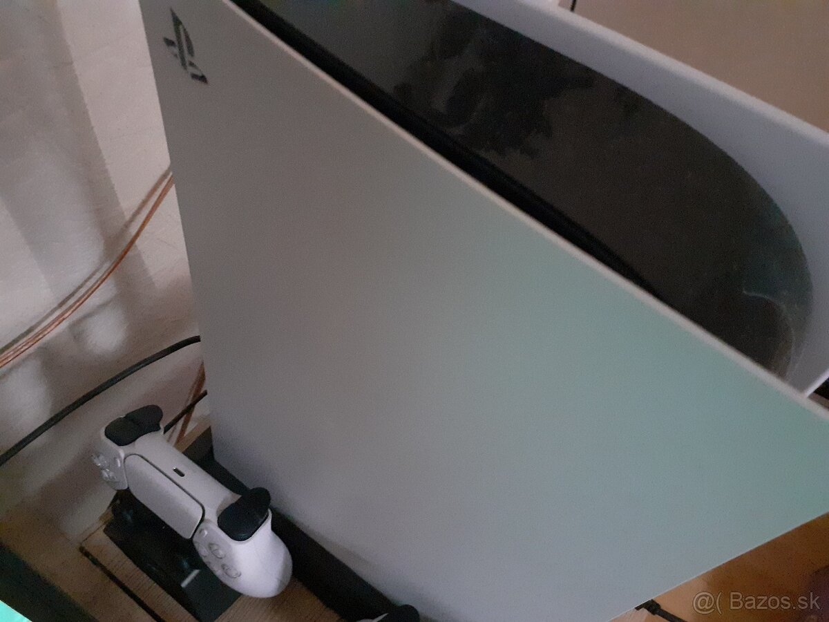Predám veĺmi málo hranú ps5 digital