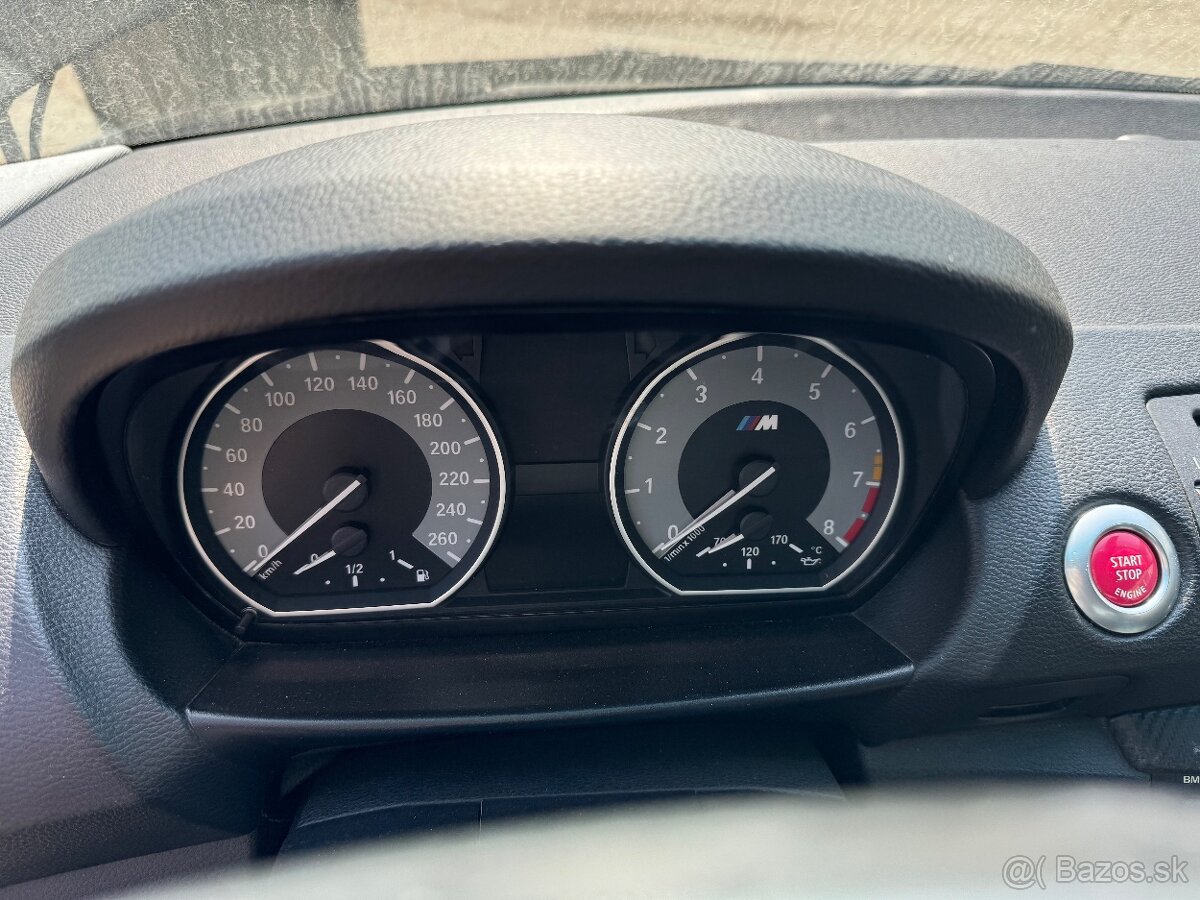 Prístrojová doska BMW 1M