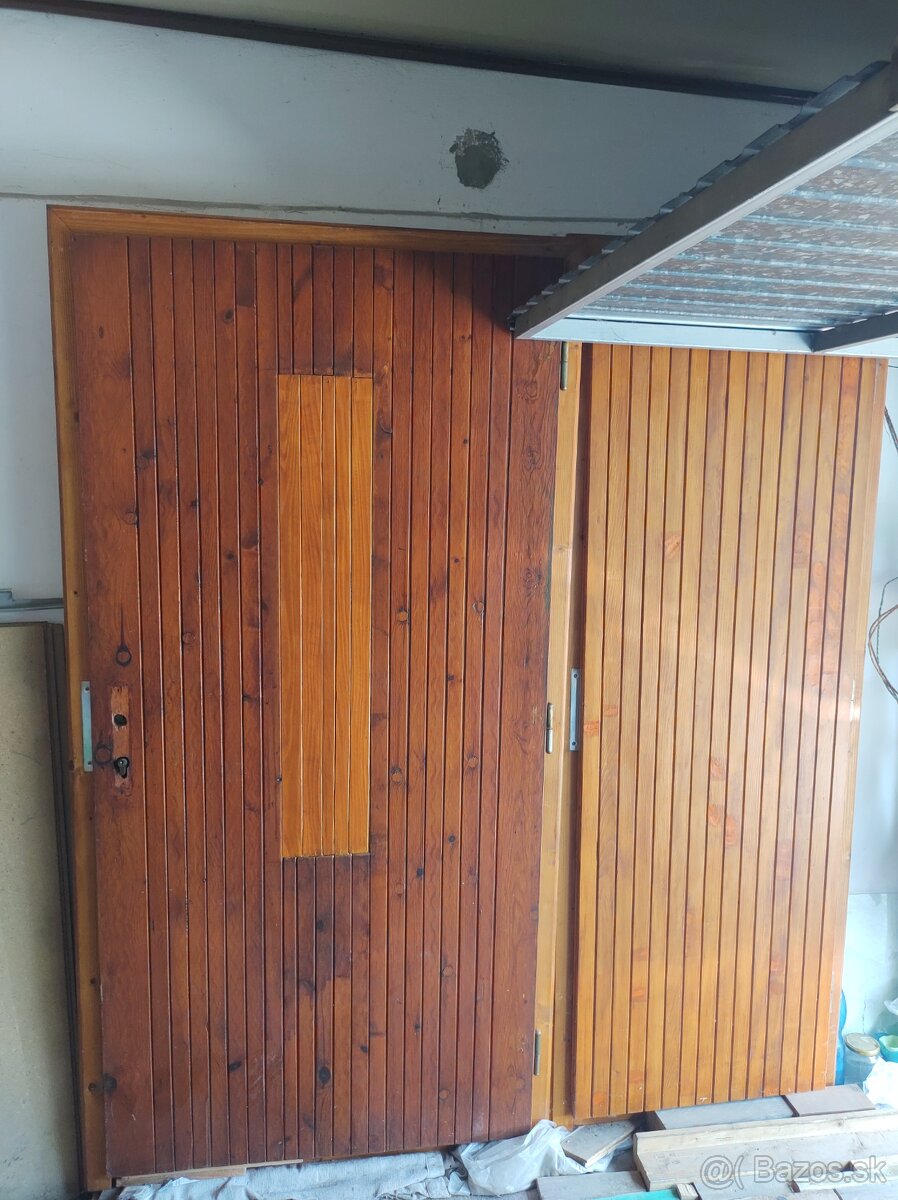Palubkové dvere s drevenou zárubňou