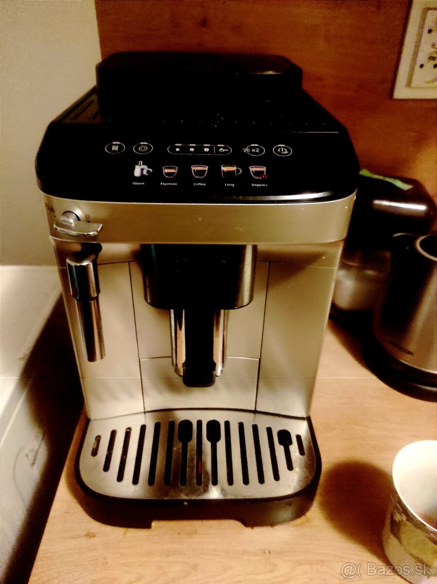 Predám kávovar de longhi magnifica evo