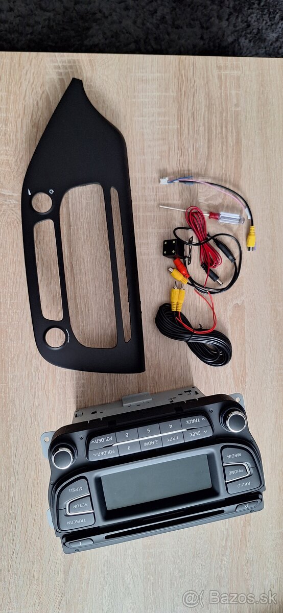 Autorádio KIA Ceed aj s rámikom