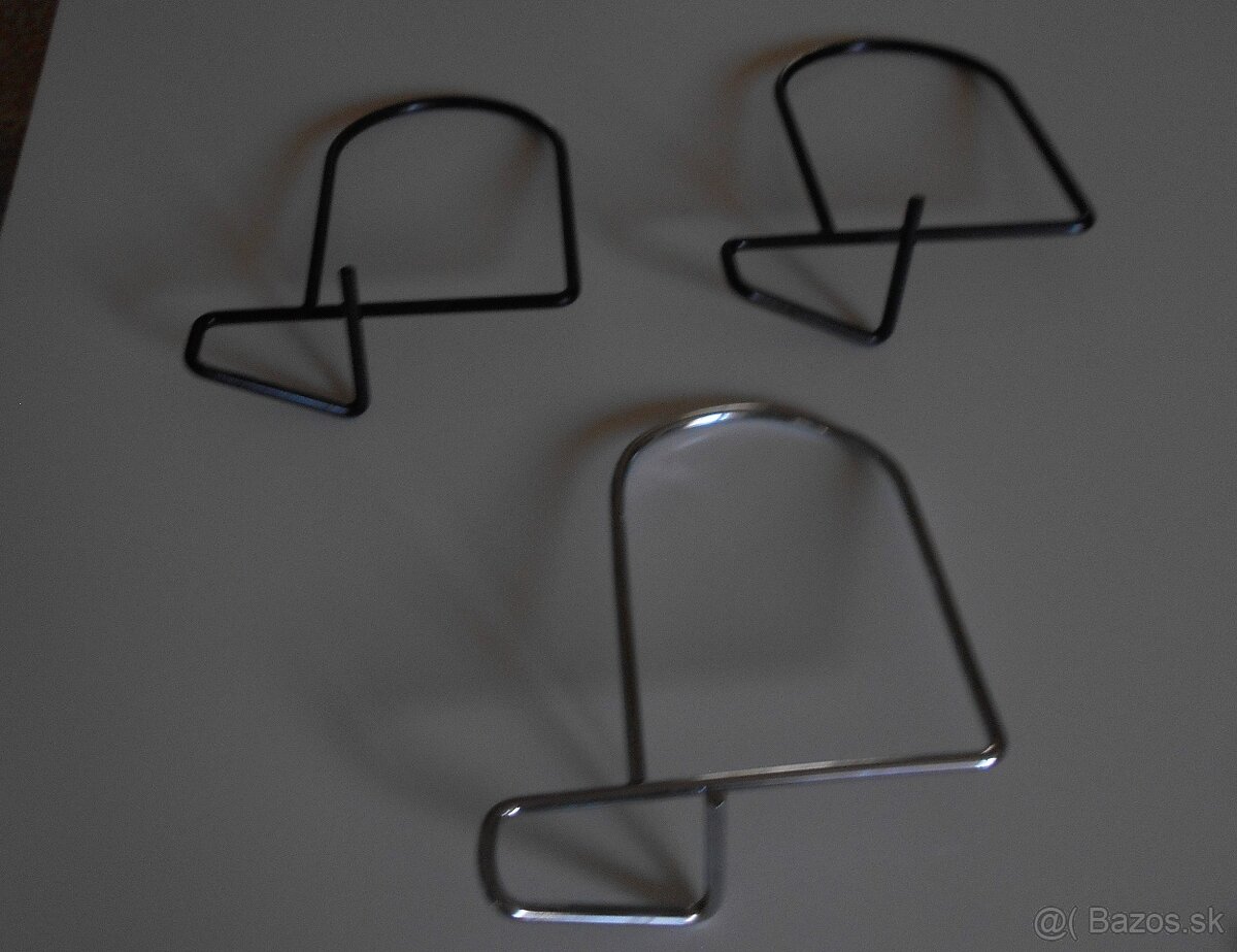 Kovový držiak kníh IKEA