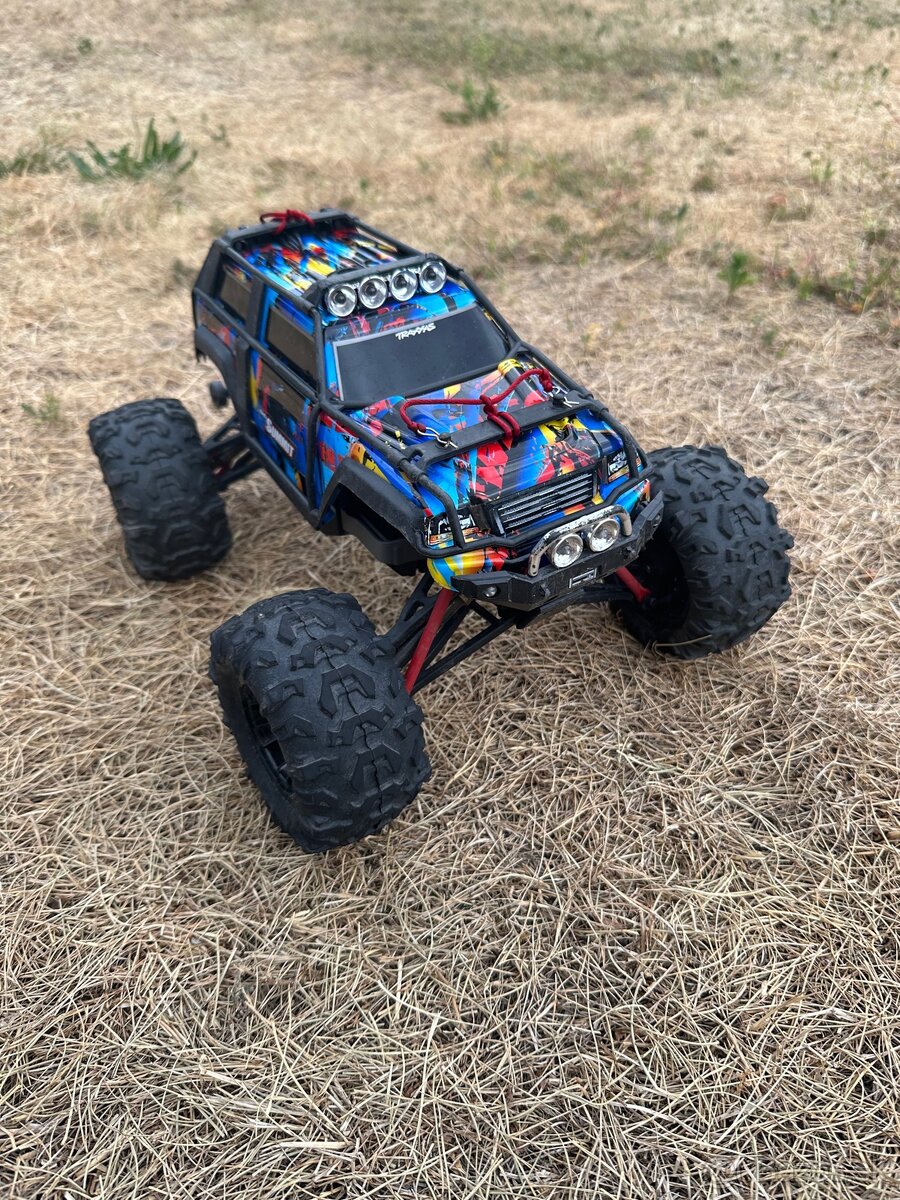 Traxxas summit 1:16