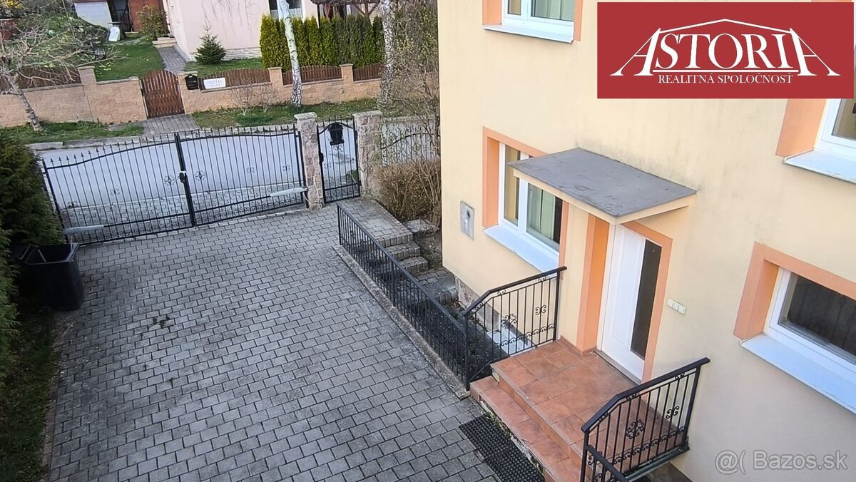 rodinný dom s 2 garážami - Martin - Stráne