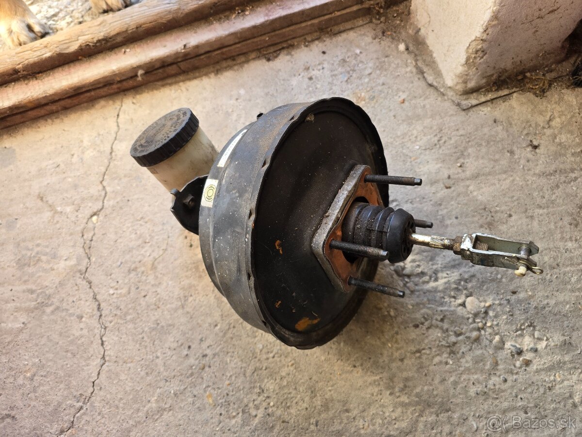 Posilňovač brzd Nissan Patrol Y60