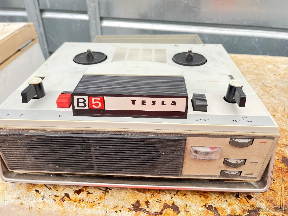 Tesla kotúčový magnetofon