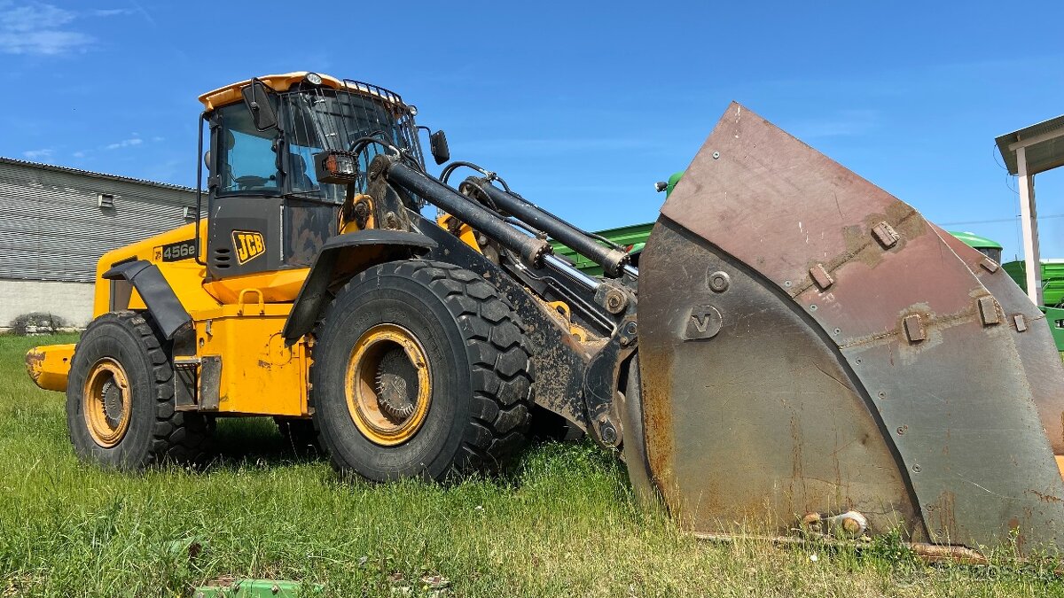 kolesový čelný nakladač JCB 456
