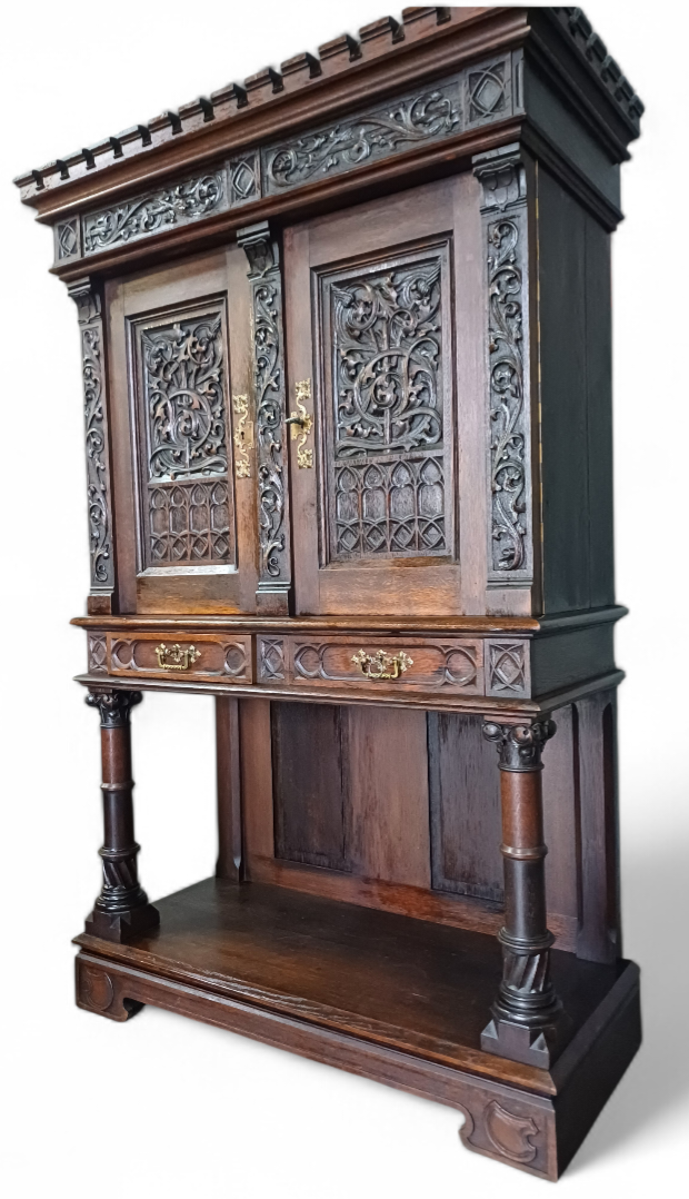 Starožitný nabytok