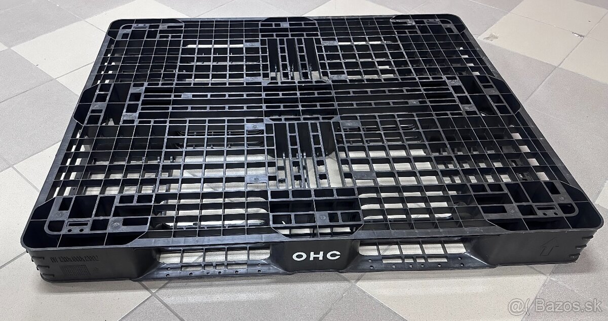 Plastové palety 120x100x12 cm