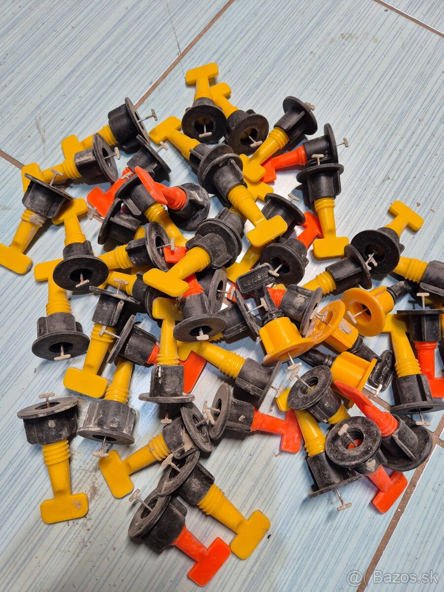 Vyrovnavaci system na obklad dlazbu