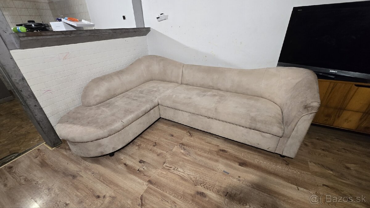 Rozťahovací rohový gauč