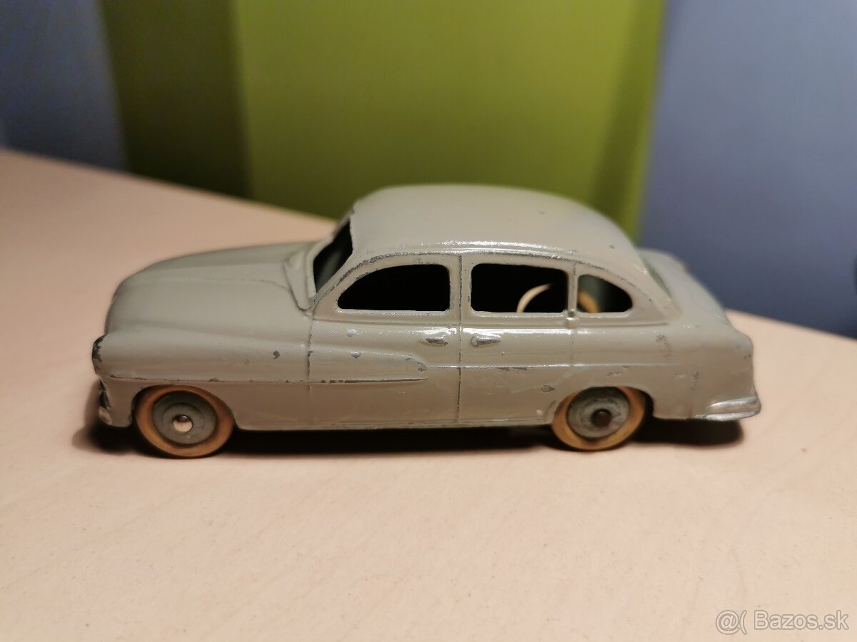 Dinky toys Ford Vedette