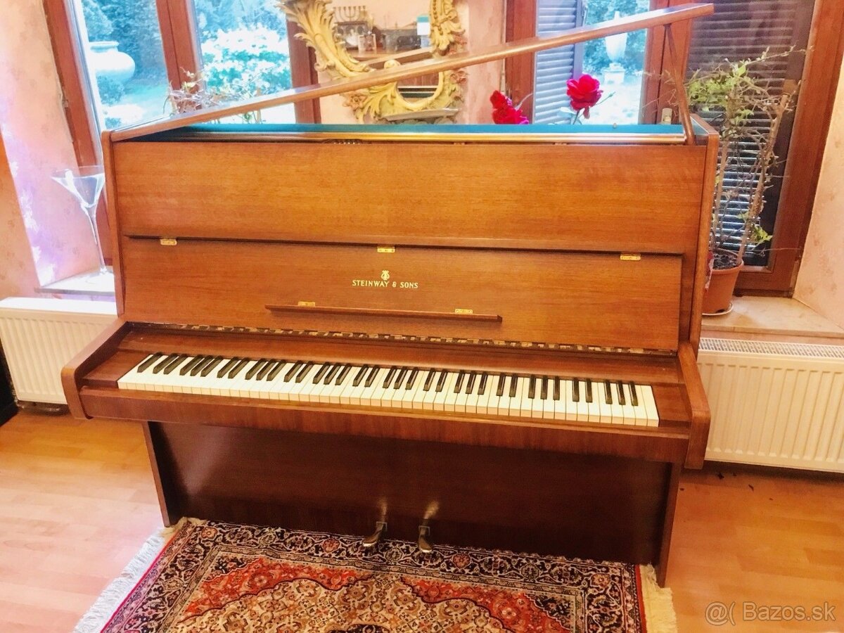 Steinway&Sons klavír Mod-V125 Mint stav