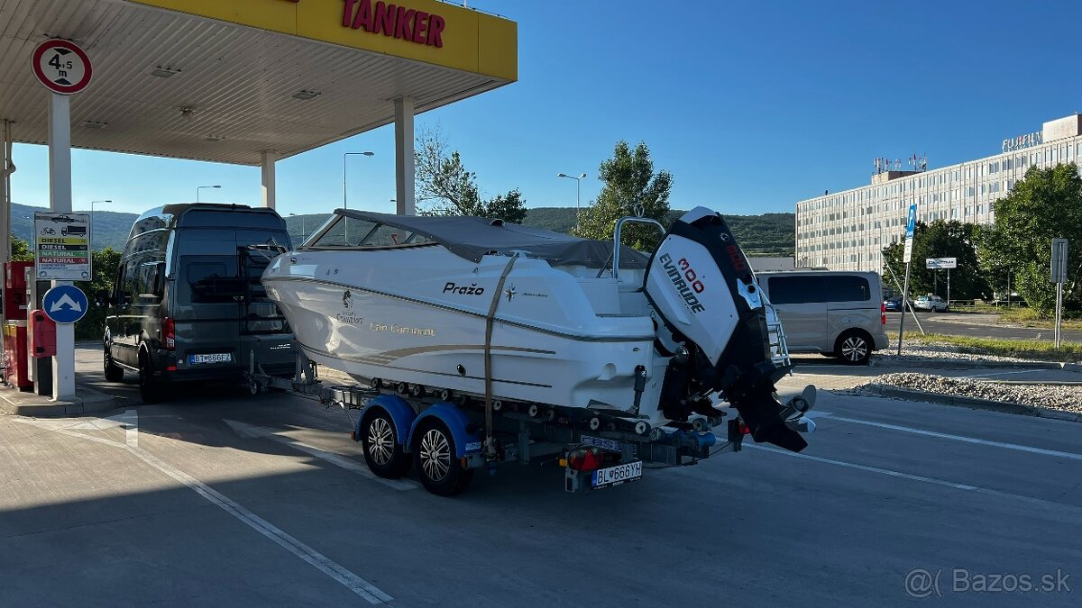 motorovy cln Jeanneau Cap Camarat 6.5DC Evinrude 300HP G2