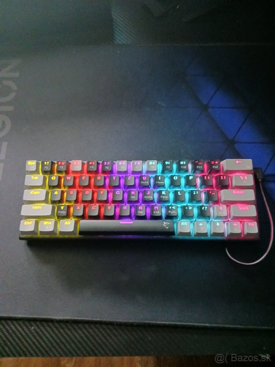 Klávesnica (white shark)