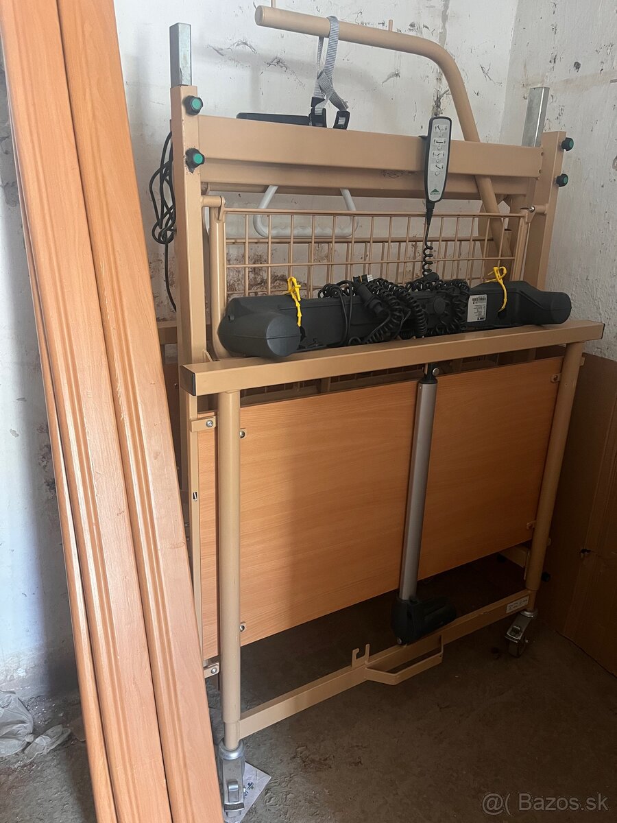 Polohovatelna postel