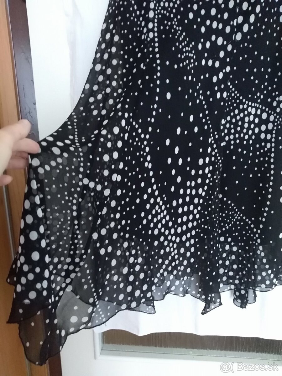 Luxusná čierna sukňa s gulkami v. M