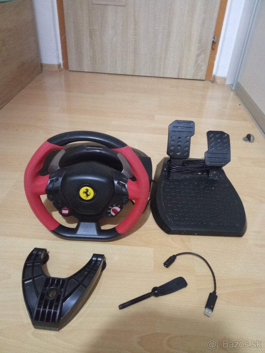 Volant Thrustmaster Ferrari 458 Spider racing wheel