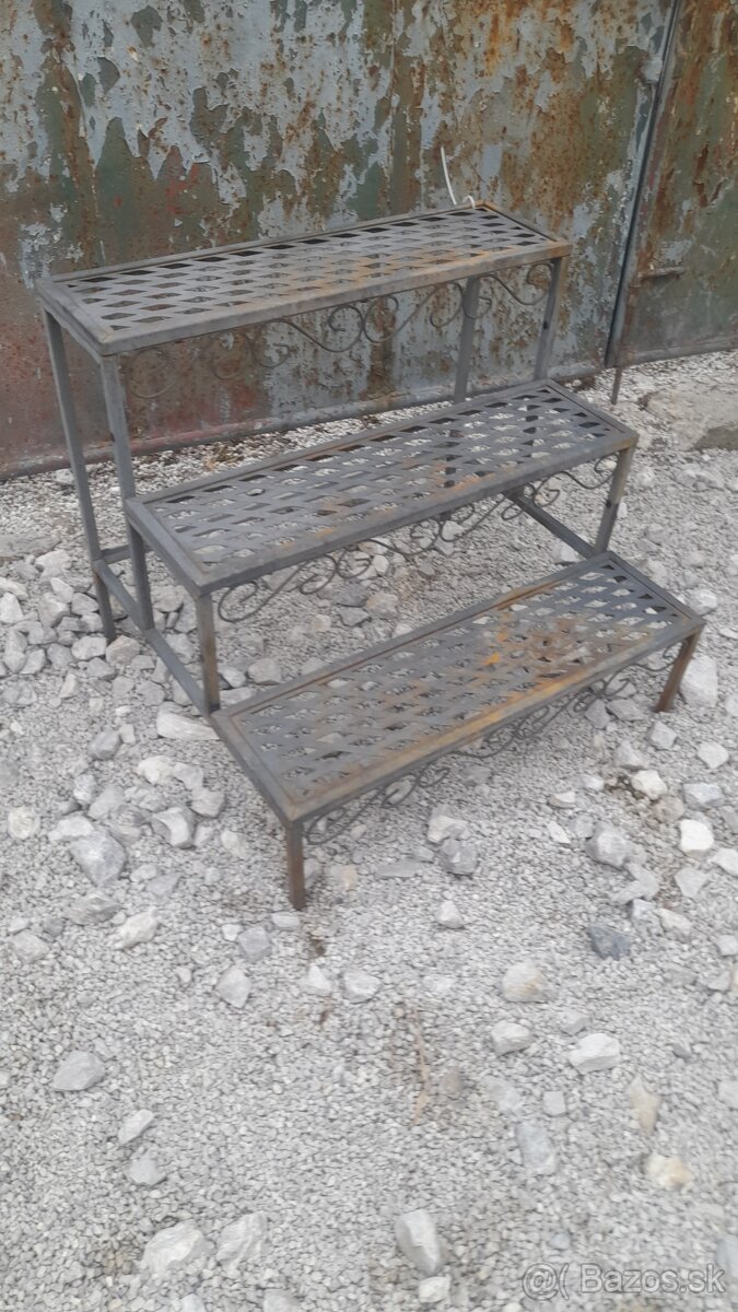 Kovový stojan na kvety 15eur, kovaný vešiak 35eur
