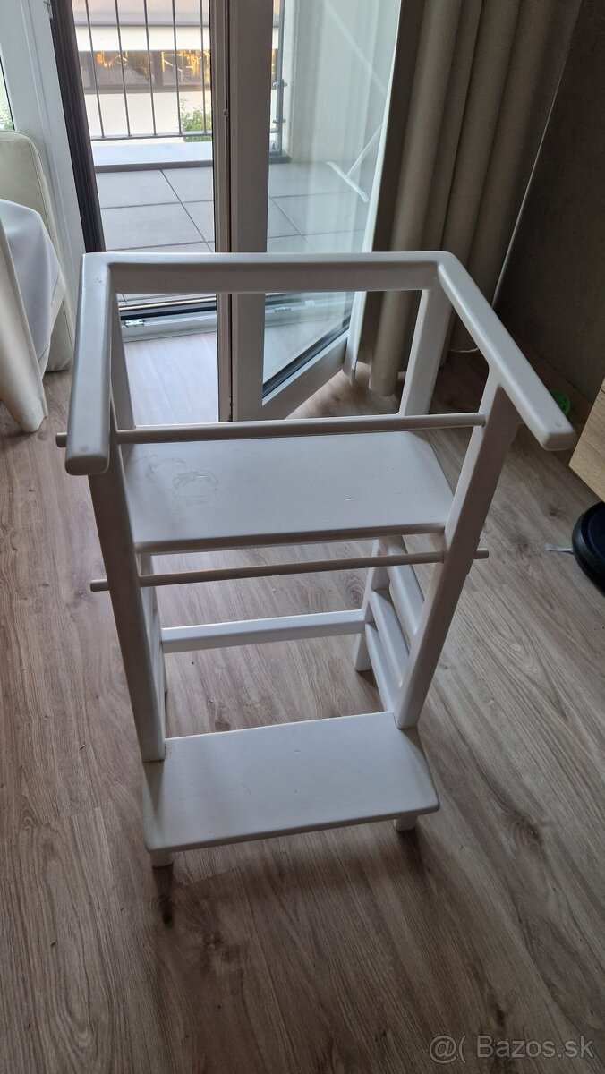 Detská stolička "učiaca veža"