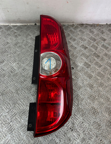 Fiat Doblo 2010- ľavé a pravé zadné svetlo cena za ks