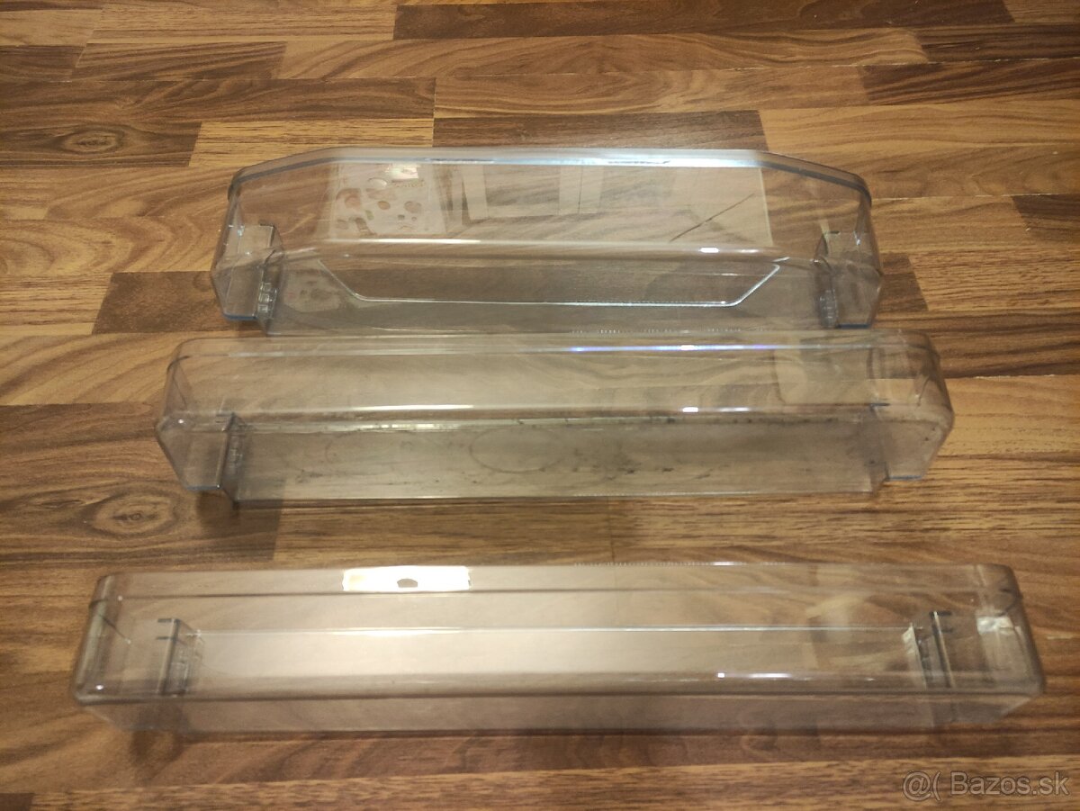 Poličky do dverí Whirlpool ARC5750