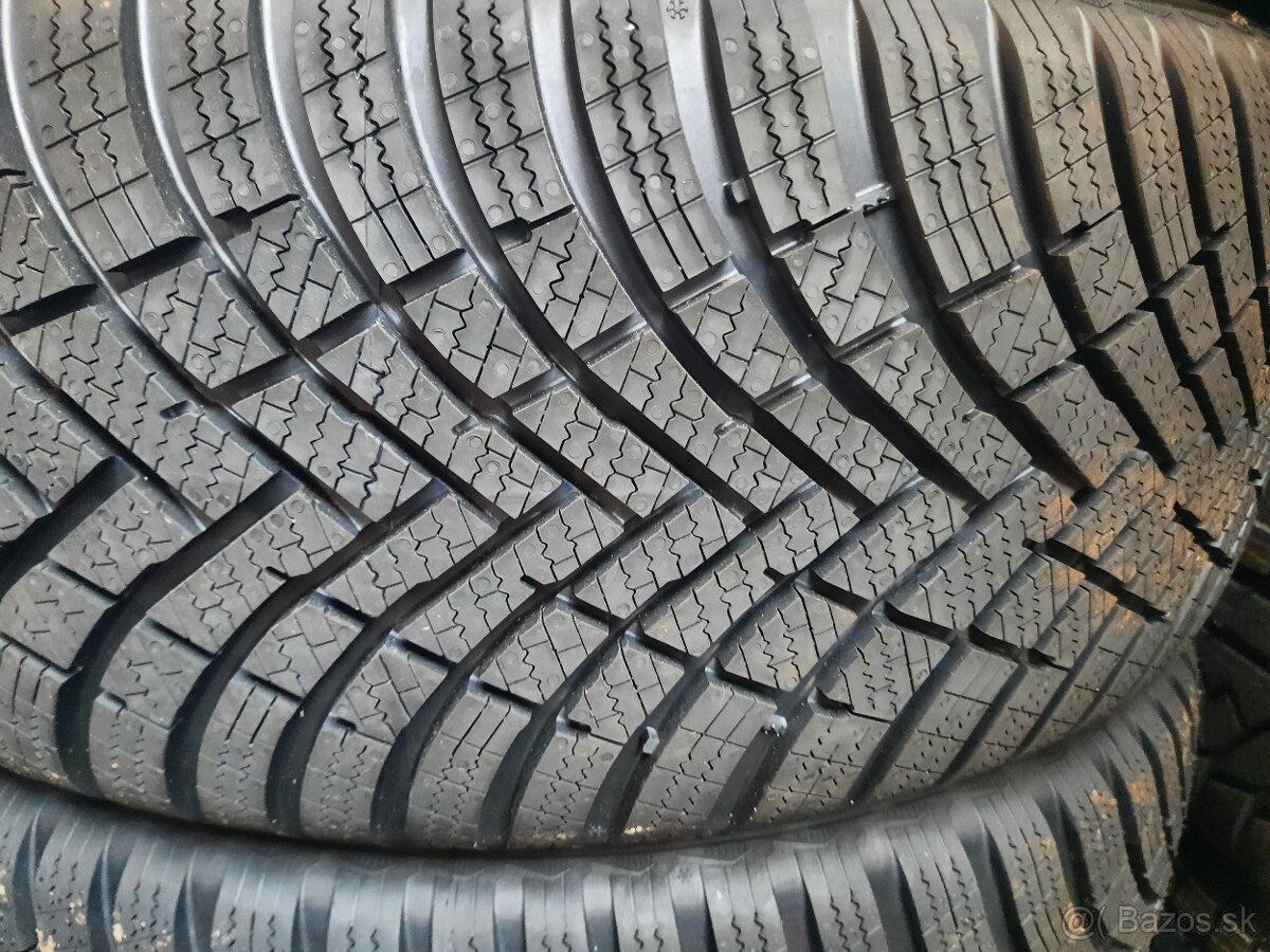 Predám zimné pneumatiky s plech. diskami