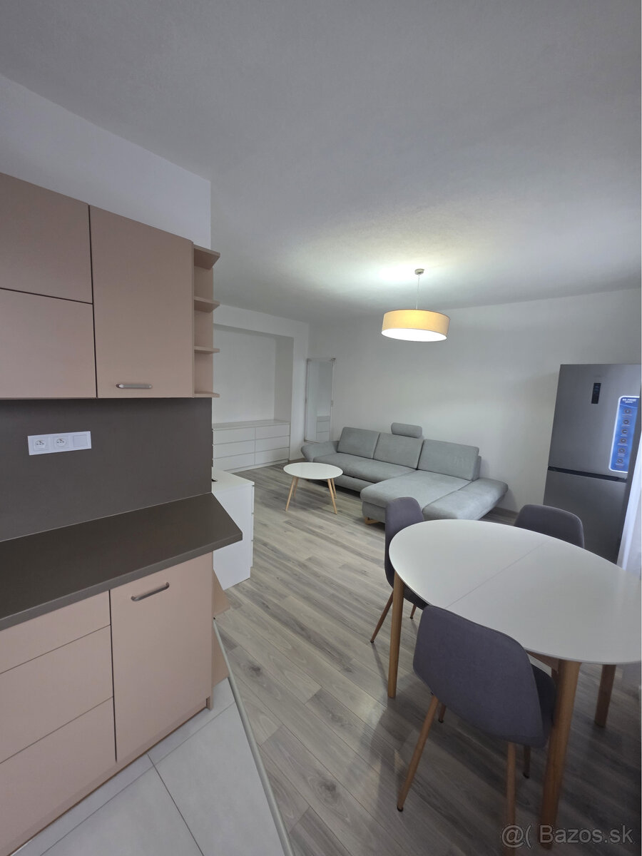 NA PRENÁJOM – krásny 2-izbový byt po rekonštrukcii, Humenné