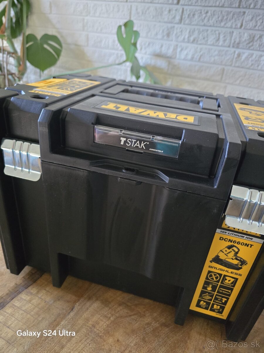 Predám bezuhlíkovú klincovačku DeWALT