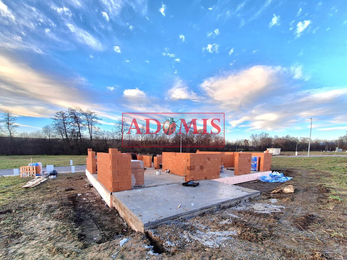 ADOMIS - predáme 4izbový bungalov 516m2, Šarišské Bohdanovce