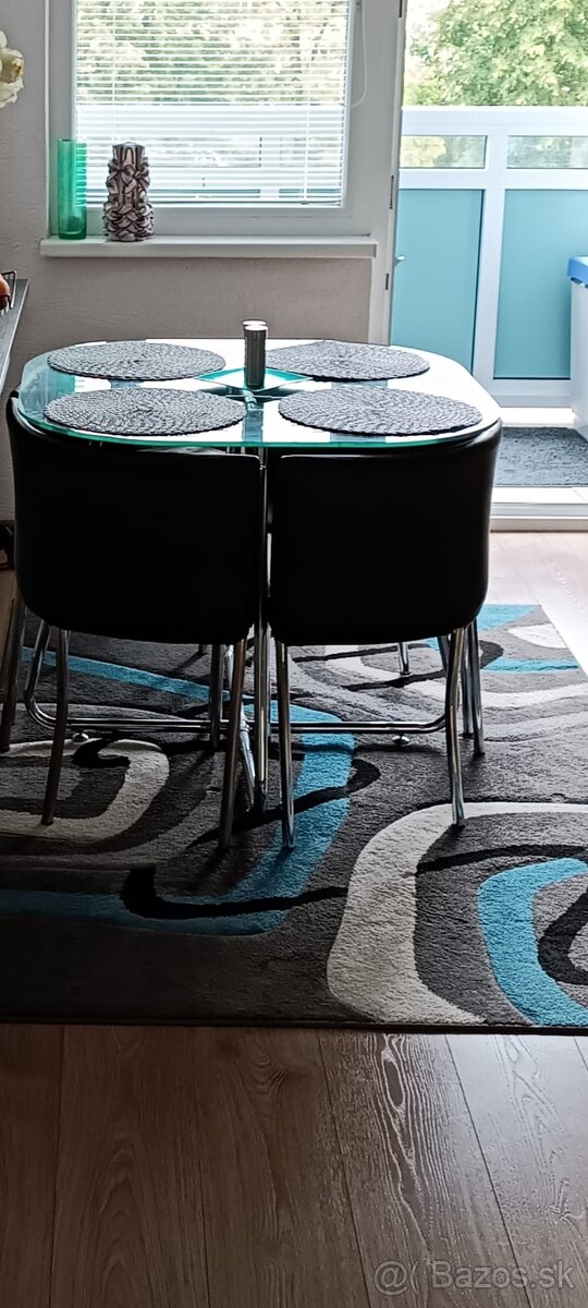 Jedálenský stôl+4 stoličky