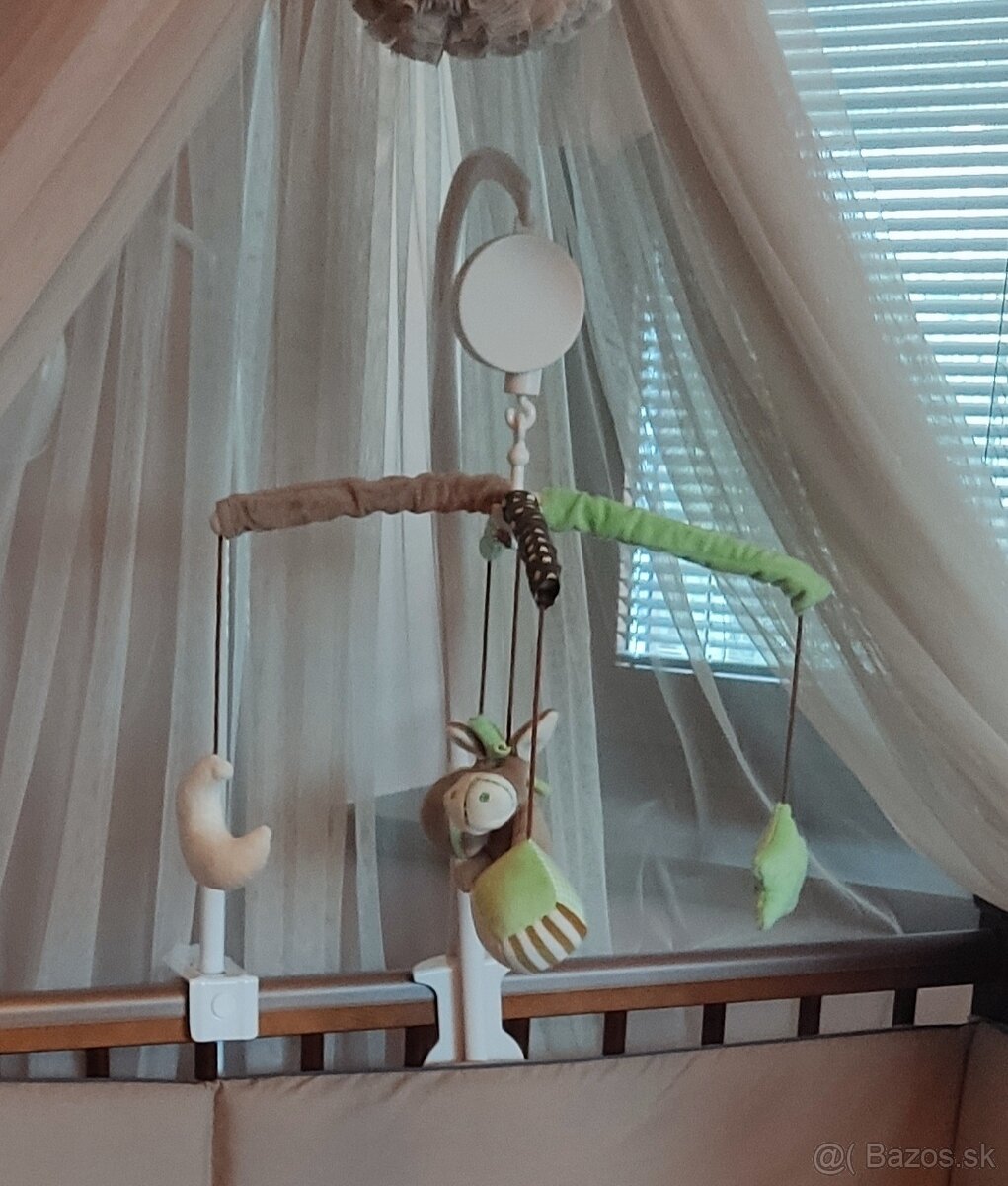 Kolotoč na postieľku Disney