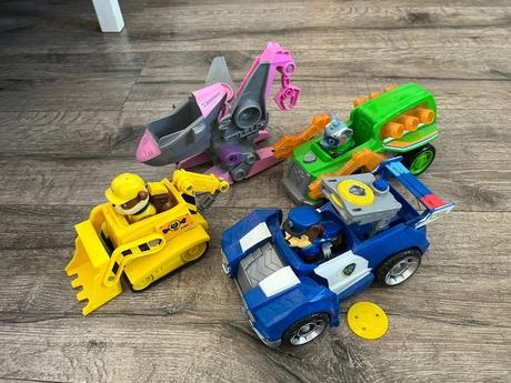 Velke auticka labkova patrola aj s postavickami